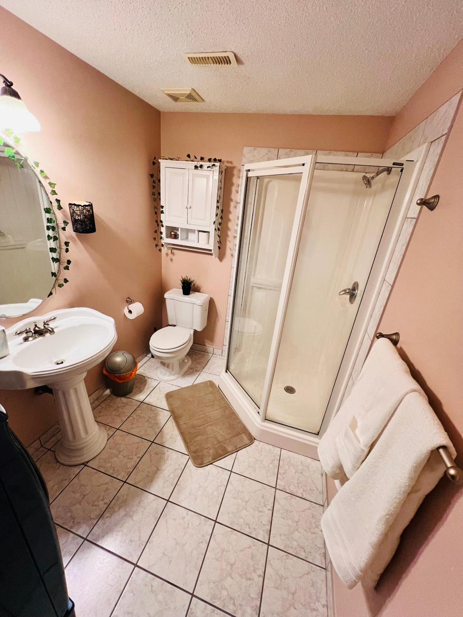 A Classic Homely Basement Suite! Chestermere Extérieur photo