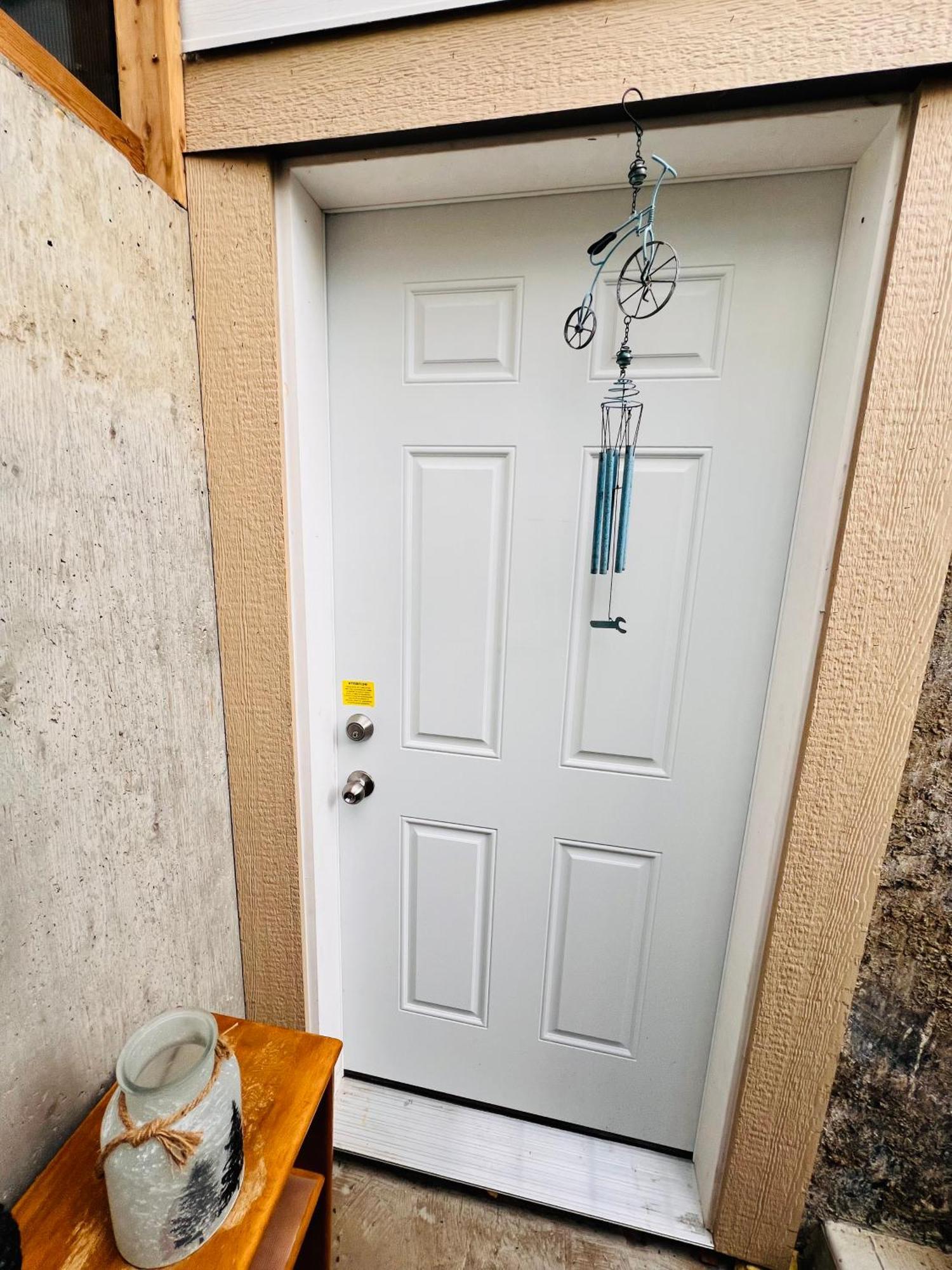 A Classic Homely Basement Suite! Chestermere Extérieur photo