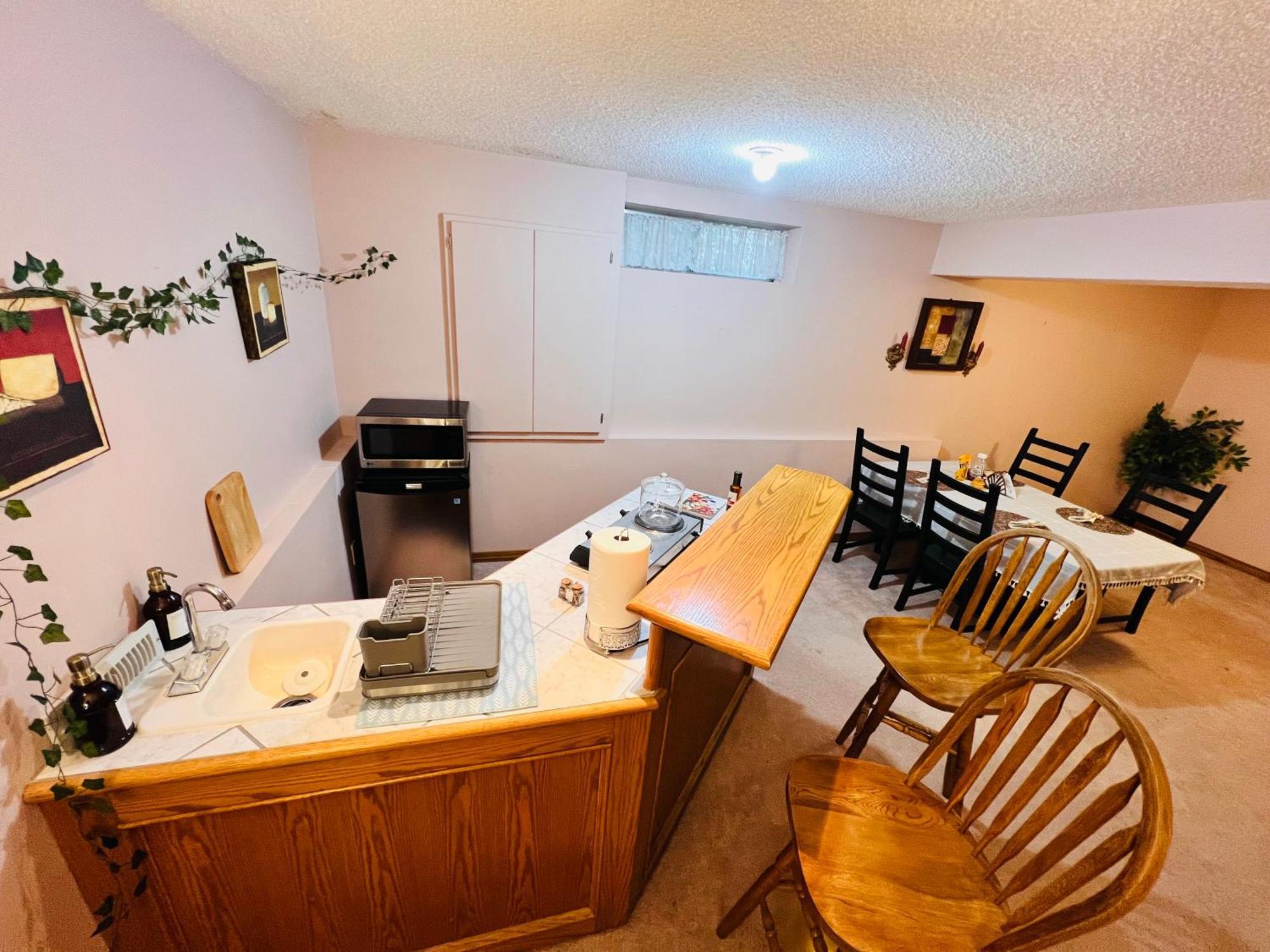 A Classic Homely Basement Suite! Chestermere Extérieur photo