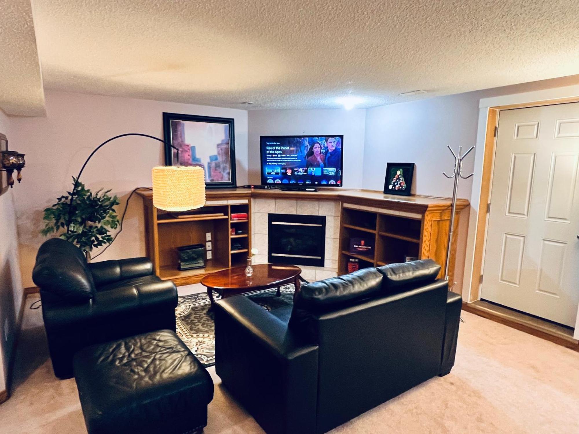A Classic Homely Basement Suite! Chestermere Extérieur photo