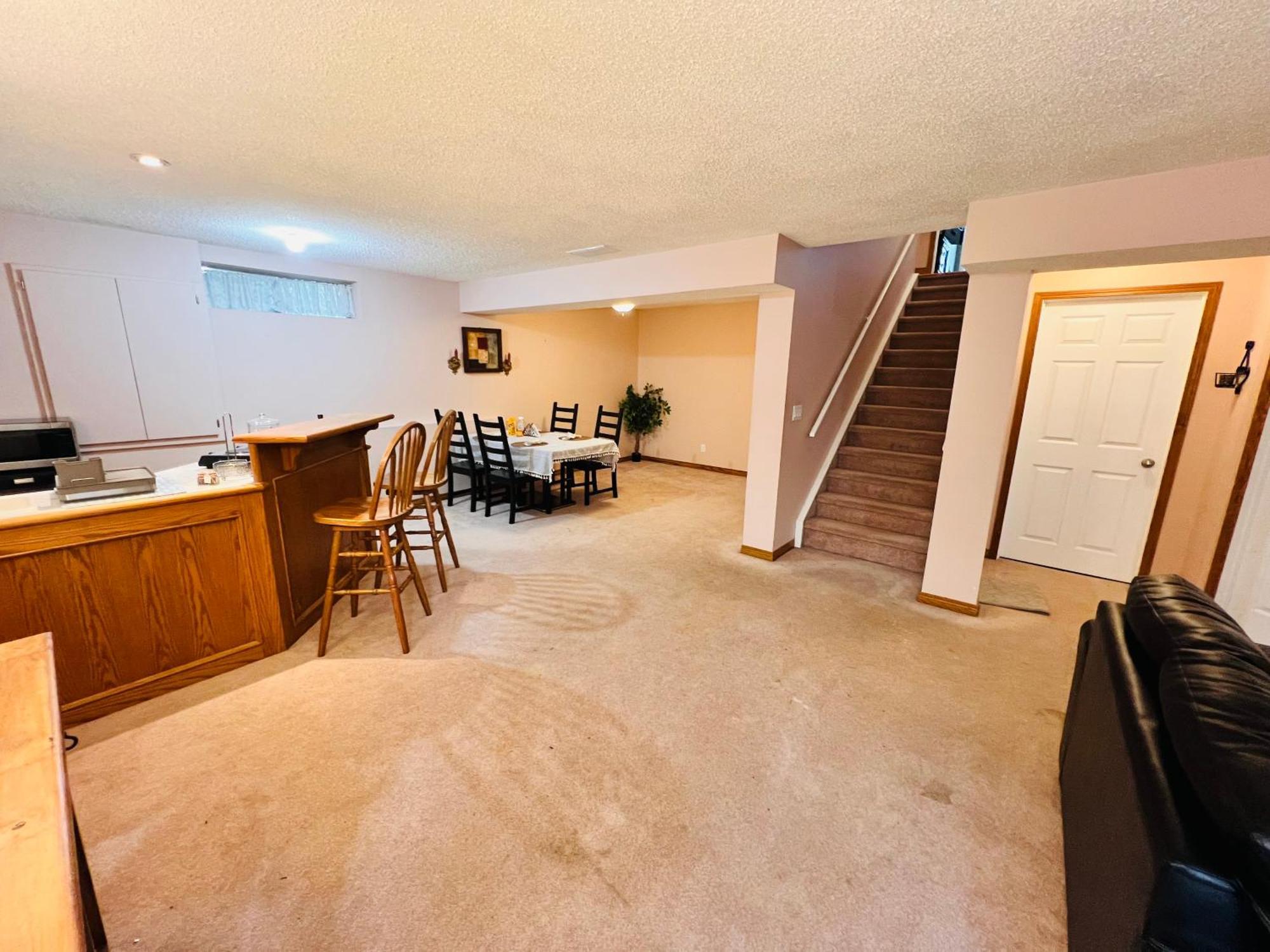 A Classic Homely Basement Suite! Chestermere Extérieur photo